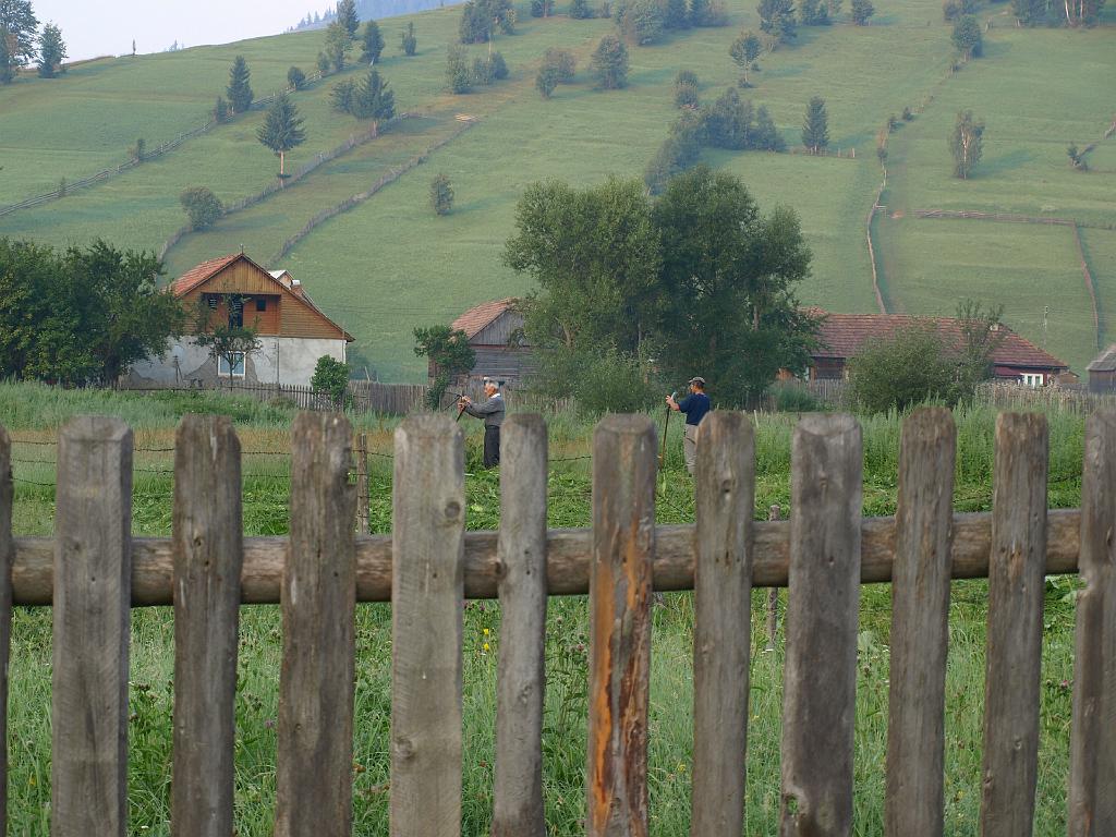 Erdély_2008_108.jpg - pihennek a kaszások.