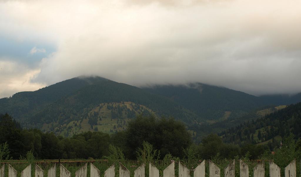 Erdély_2008_225.jpg - felhőben a hegy.