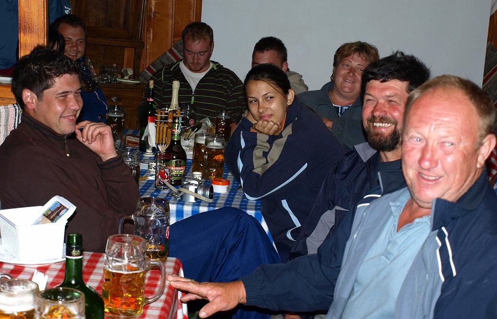 Erdély_2008_302.jpg - vacsora utáni jókedv.