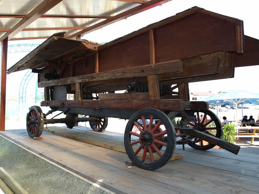 Erdély_2008_35.jpg - régi cséplőgép.