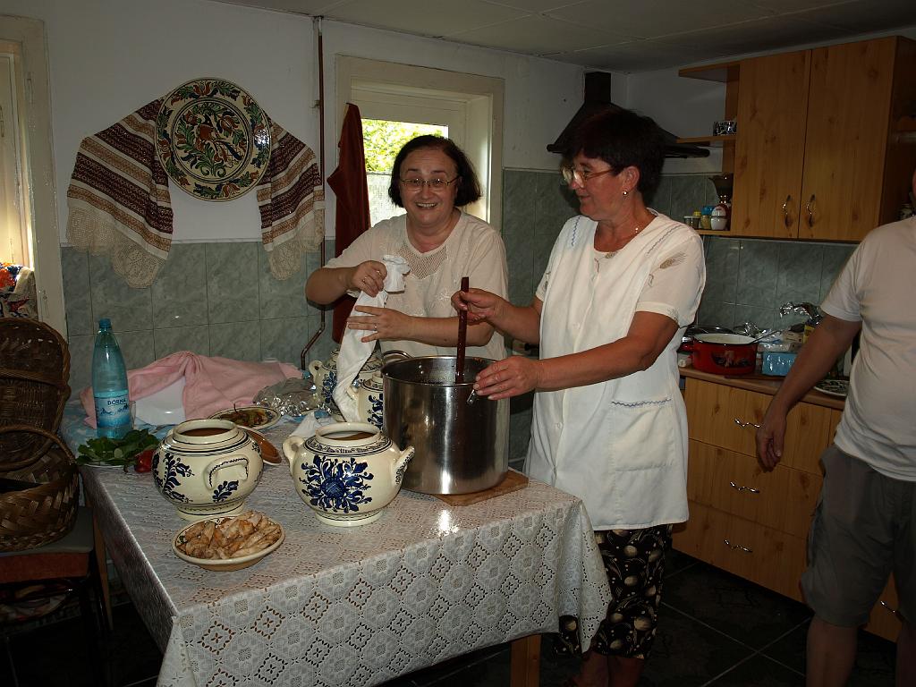 Erdély_2008_50.jpg - itt készülnek a finom étkek.
