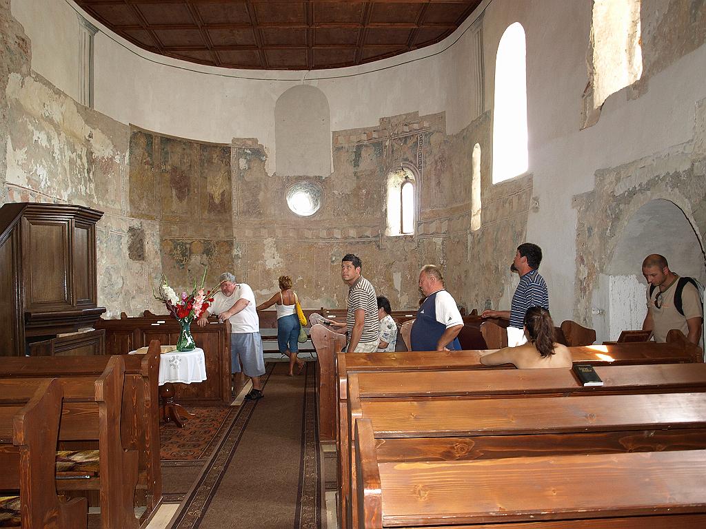 p7271684.jpg - a restaurált freskók a templomban.