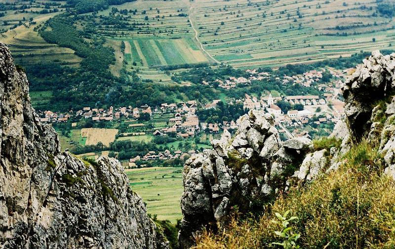 Erdély_2004_13.JPG - Torockó, a Székelykőre menet.