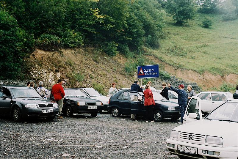 Erdély_2004_48.JPG - Királyhágó után egy parkolóban.