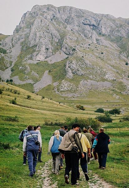 Erdély_2004_76.JPG - indulunk a Székelykőre.