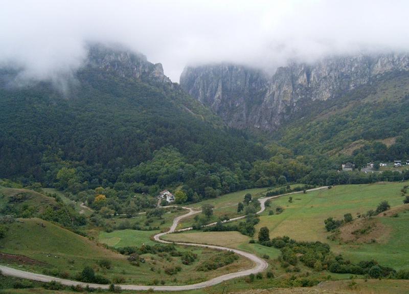 Erdély_2004_90.JPG - a Tordai hasadék a távolban.