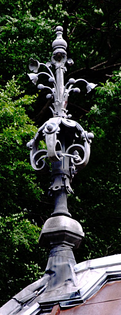 196.JPG - Épületbádogos remekművek.