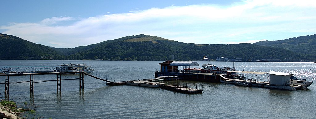 234.JPG - Újabb Dunai hajókázásra készülünk, de most egy kis /12 fős/ hajóval és felmegyünk a Nagy Kazán szorosba.