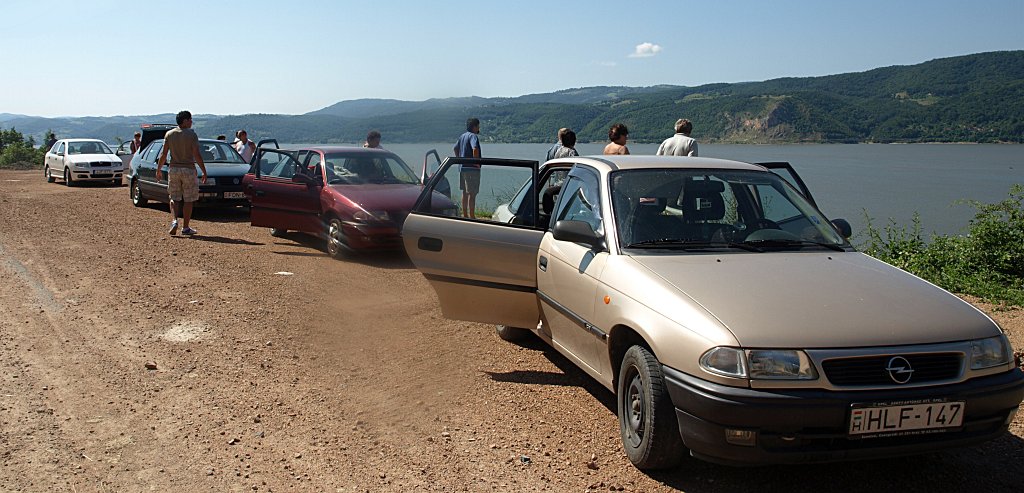 52.jpg - Néhol ilyen úton jártunk.