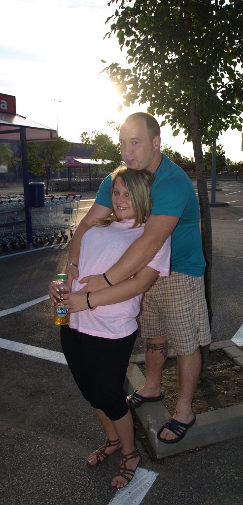 64.JPG - Erik reggeli tornát vezet útközben.