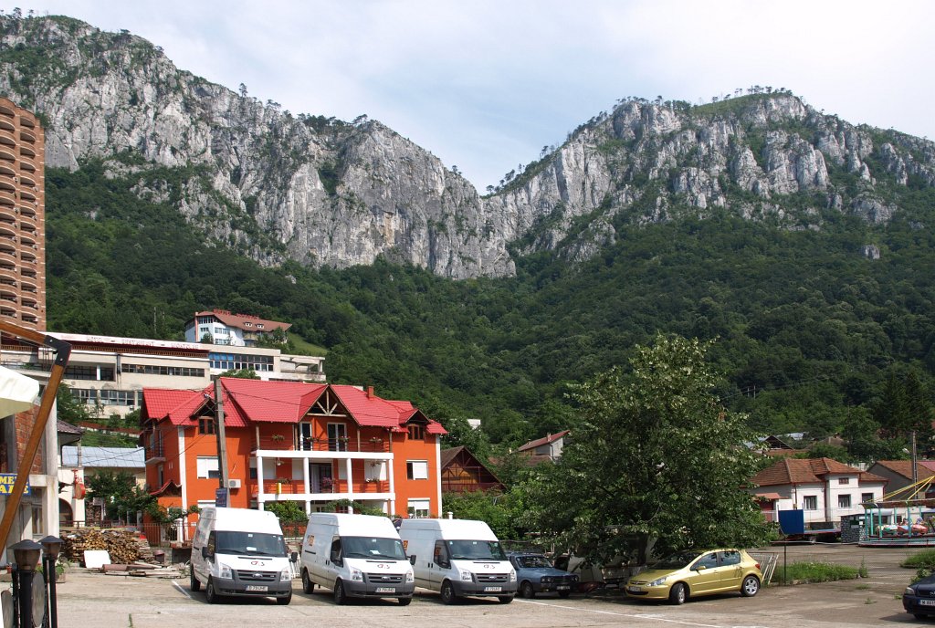 81.JPG - Erre is épülnek kisebb- nagyobb panziók.